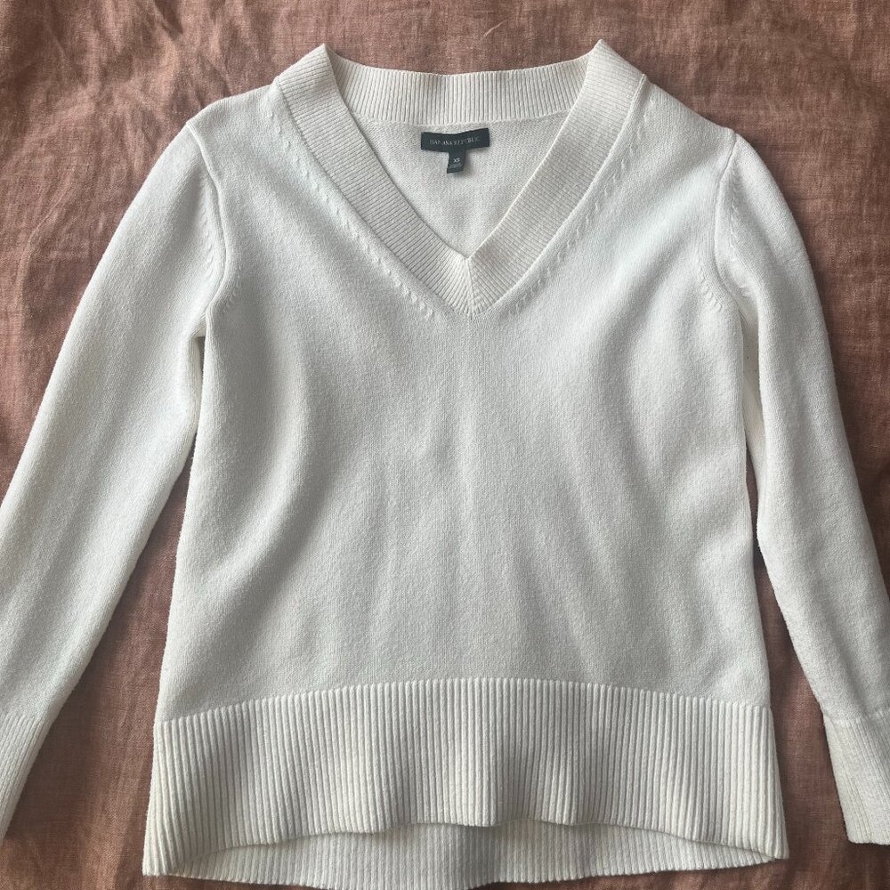 Banana Republic white v-neck sweater